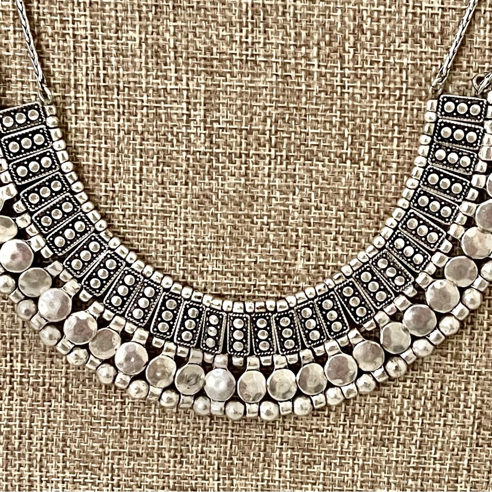 Lucky Brand Silver Tone Hammered Metal Statement Necklace - Picture 3 of 10